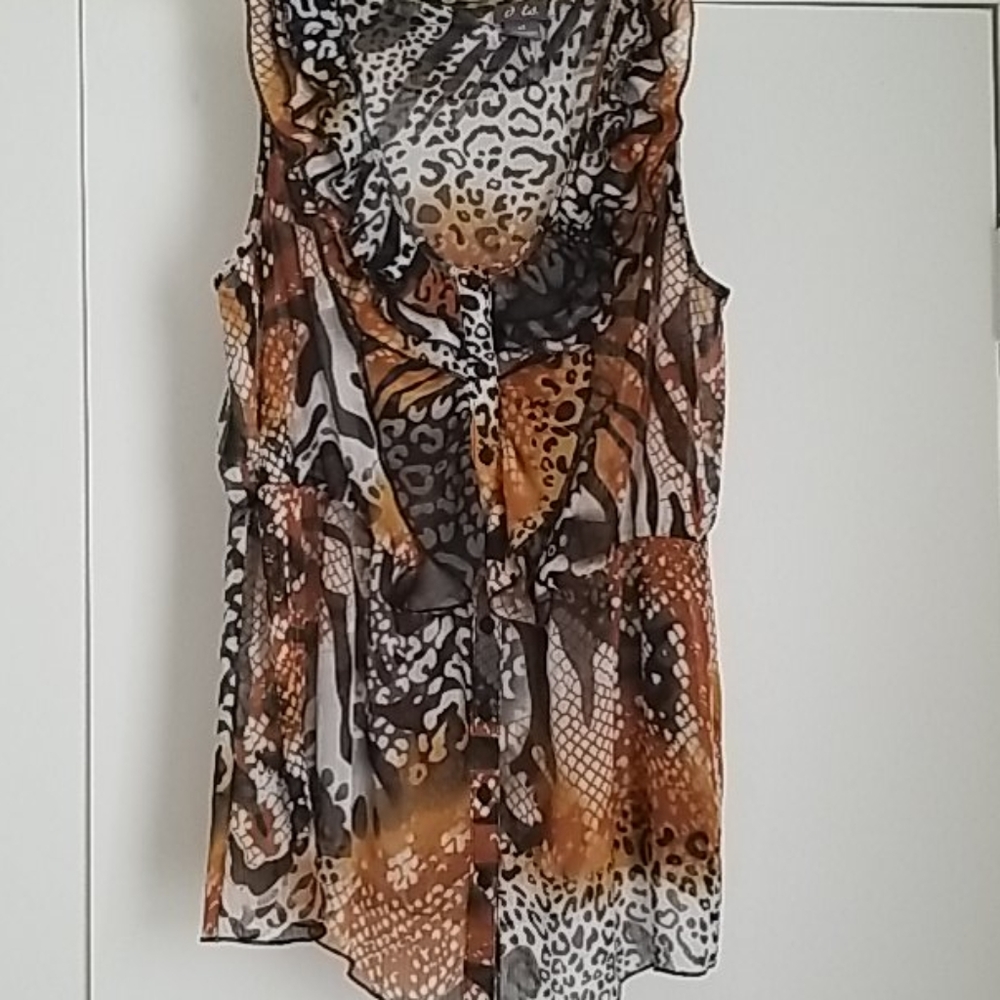 Sleeveless blouse